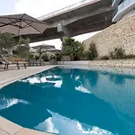 Διαμέρισμα Valley View Pool In St Julians *