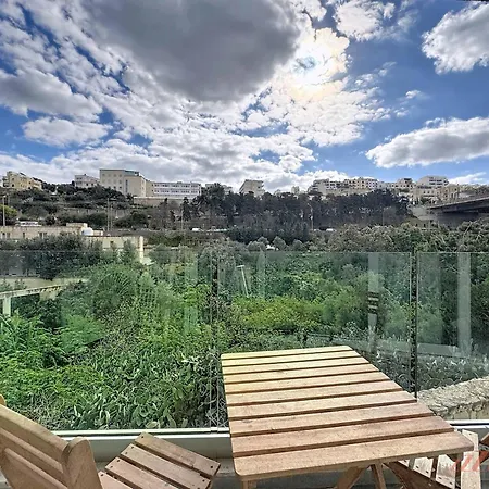 Valley View Pool In St Julians * San Ġiljan