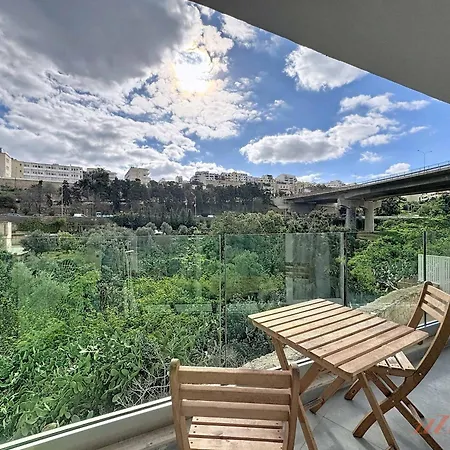 Valley View Pool In St Julians San Ġiljan