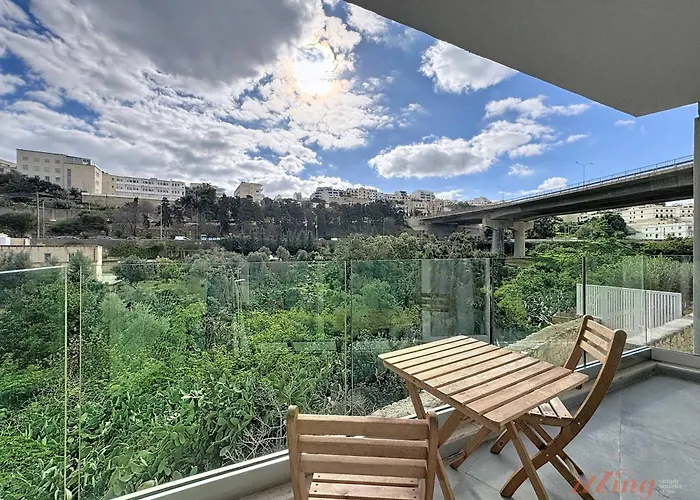 Valley View Pool In St Julians San Ġiljan